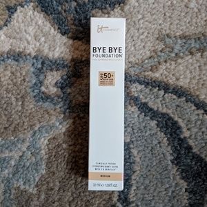 COPY - IT Cosmetics Bye Bye Foundation Medium
